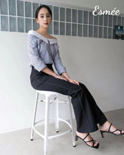 將圖片載入圖庫檢視器 Navy-Korean-Cotton-Striped-Shirt-with-White-Lapel-and-Off-Shoulder-Design-model-shots-3
