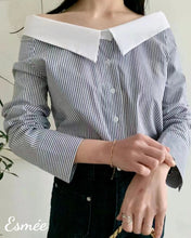 將圖片載入圖庫檢視器 Navy-Korean-Cotton-Striped-Shirt-with-White-Lapel-and-Off-Shoulder-Design-model-shots
