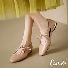 將圖片載入圖庫檢視器 Nude-Leather-Maryjanes-with-Bow-Knot-Design-model-shots
