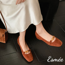 將圖片載入圖庫檢視器 Orange-Red-Suede-Flats-with-Metal-Lock-Design-model-shots
