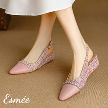 將圖片載入圖庫檢視器 Pink-Tweed-Fabrics-Sandals-with-Black-Toe-Cap-and-Chain-Design-model-shots
