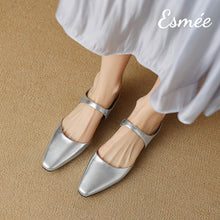 將圖片載入圖庫檢視器 Silver-Leather-Flat-Mules-with-Straps-Design-model-shots
