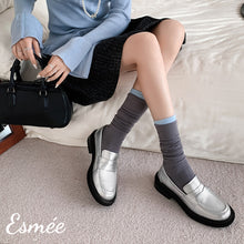 將圖片載入圖庫檢視器 Silver-Leather-Loafers-with-Thickened-Outsole-model-shotsSilver-Leather-Loafers-with-Thickened-Outsole-model-shots
