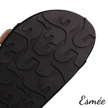 將圖片載入圖庫檢視器 Suede-Flat-Sandals-with-Double-Thick-Straps-Design-product-shots-detail

