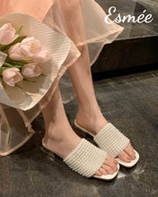 將圖片載入圖庫檢視器 White-Fabrics-Sandals-with-Mini-Pearl-Design-model-shots
