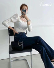 將圖片載入圖庫檢視器 White-Korean-Cotton-Top-with-Puffed-Sleeves-and-U-Shaped-Neckline-Design-model-shots-1
