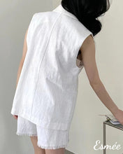 將圖片載入圖庫檢視器 White-Linen-Waistcoat-with-Pocket-model-shots-3
