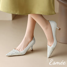 將圖片載入圖庫檢視器 White-Patent-Leather-High-Heels-with-Glitter-Toe-Cap-Design-model-shots
