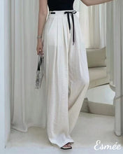 將圖片載入圖庫檢視器 White-Rayon-and-Poly-Loose-Pants-with-Dual-Color-Bow-Knot-model-shots-1
