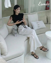 將圖片載入圖庫檢視器 White-Rayon-and-Poly-Loose-Pants-with-Dual-Color-Bow-Knot-model-shots
