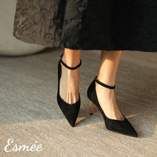 Load image into Gallery viewer, Black-7.5cm-suede-high-heels-with-pearl-model-shots
