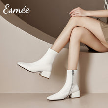 將圖片載入圖庫檢視器 Beige-Leather-Ankle-Boots-with-5-cm-Block-Heels-model-shots
