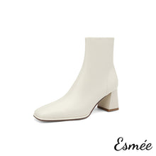 將圖片載入圖庫檢視器 Beige-Leather-Ankle-Boots-with-Block-Heels-product-shots-white-background
