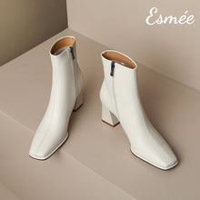 將圖片載入圖庫檢視器 Beige-Leather-Ankle-Boots-with-Block-Heels-product-shots
