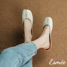 將圖片載入圖庫檢視器 Beige-Leather-Cloven-Mules-model-shots
