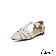 將圖片載入圖庫檢視器 Beige-Leather-Flat-Roman-Sandals-product-shots-white-background
