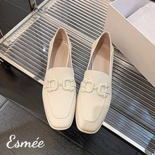 將圖片載入圖庫檢視器 Beige-Leather-Loafers-with-Double-D-Buckle-product-shots
