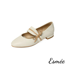 將圖片載入圖庫檢視器 Beige-Leather-Mary-Janes-with-Dual-Color-Straps-and-Bow-Knot-product-shots-white-background
