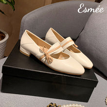 將圖片載入圖庫檢視器 Beige-Leather-Mary-Janes-with-Dual-Color-Straps-and-Bow-Knot-product-shots
