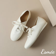 將圖片載入圖庫檢視器 Beige-Leather-Oxford-Shoes-with-Round-Toe-Design-product-shots
