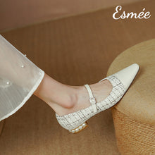 將圖片載入圖庫檢視器 Beige-Tweed-Mary-Janes-with-Pearl-Heels-model-shots
