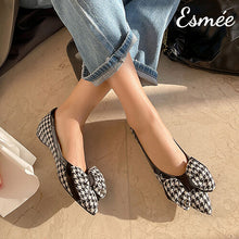 將圖片載入圖庫檢視器 Black-Dogstooth-Fabrics-Flats-with-Bow-Knot-Design-model-shots
