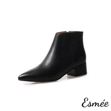 將圖片載入圖庫檢視器 Black-Leather-Ankle-Boot-with-Pointed-Toe-Design-product-shots-white-background
