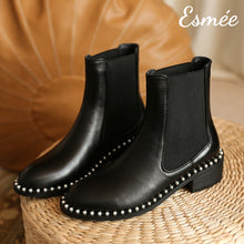 將圖片載入圖庫檢視器 Black-Leather-Chelsea-Boots-with-Mini-Pearl-Deisgn-product-shots
