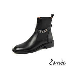 將圖片載入圖庫檢視器 Black-Leather-Chelsea-Boots-with-Platium-Buckle-product-shots-white-background
