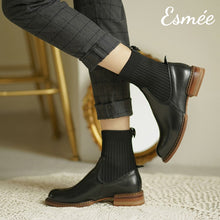 將圖片載入圖庫檢視器 Black-Leather-Chelsea-Boots-with-Sock-Tube-model-shots
