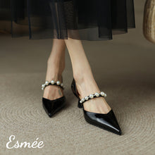 將圖片載入圖庫檢視器 Black-Patent-Leather-High-Heels-with-Pearl-Design-Straps-model-shots
