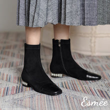 將圖片載入圖庫檢視器 Black-Suede-Ankle-Boots-with-Pearl-Heels-and-Alligator-Toe-Cap-model-shots
