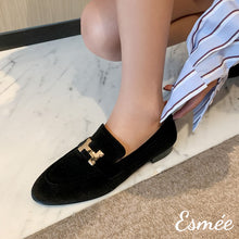 將圖片載入圖庫檢視器 Black-Suede-Loafers-with-Silver-Plated-Buckle-model-shots
