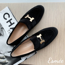 將圖片載入圖庫檢視器 Black-Suede-Loafers-with-Silver-Plated-Buckle-product-shots
