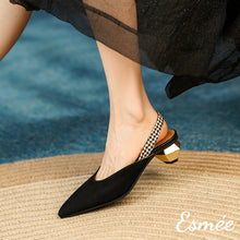 將圖片載入圖庫檢視器 Black-Suede-Slingback-with-Golden-Diamond-Heels-model-shots
