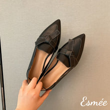 Load image into Gallery viewer, Black-leather-pointed-toe-loafers-with-artful-knots-product-shots
