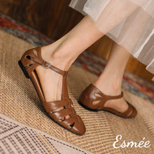 將圖片載入圖庫檢視器 Brown-Leather-Flat-Roman-Sandals-model-shots
