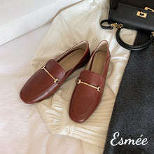 將圖片載入圖庫檢視器 Burgundy-Loafers-with-Metal-Bar-Design-product-shots
