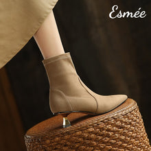 將圖片載入圖庫檢視器 Khaki-Suede-Pointed-Toe-Ankle-Boots-with-Golden-Kitten-Heels-model-shots
