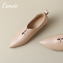 將圖片載入圖庫檢視器 Nude-Leather-Pointed-Toe-Oxford-Shoes-product-shots
