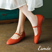 將圖片載入圖庫檢視器 Orange-Leather-Round-Toe-Maryjanes-model-shots
