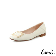 將圖片載入圖庫檢視器 White-Leather-Flats-with-Golden-Metal-Buckle-product-shots-white-background
